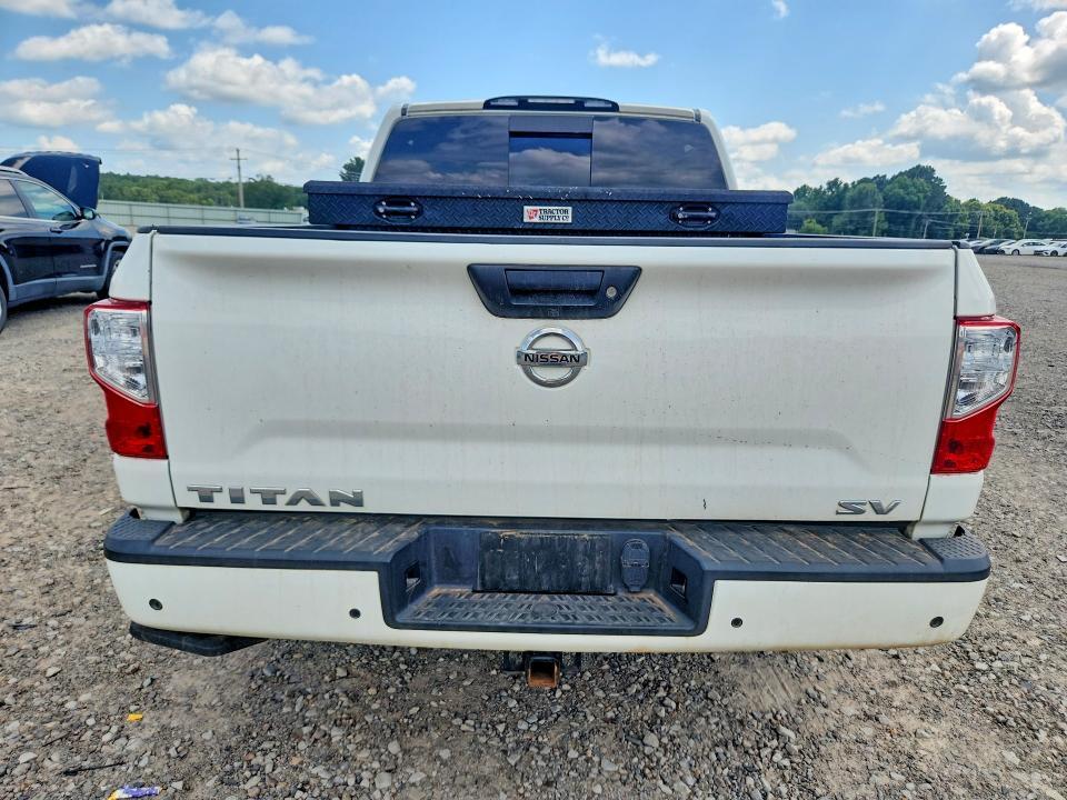 2021 Nissan Titan sv