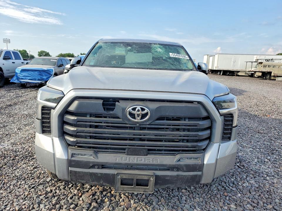 2022 Toyota Tundra Crewmax SR5