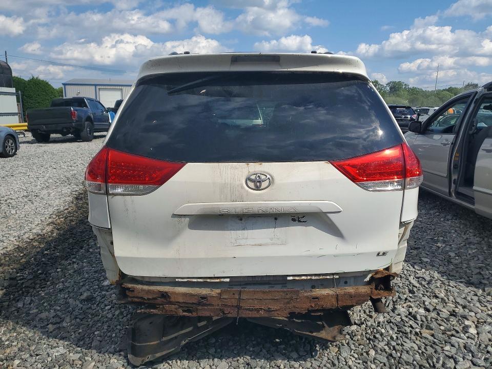 2012 Toyota Sienna le