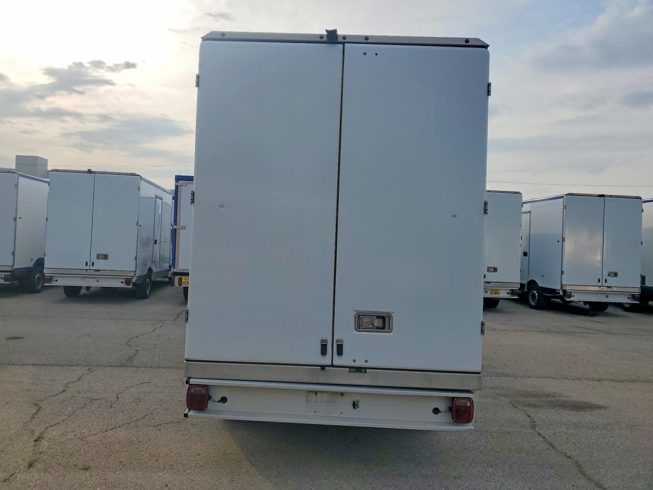 2020 Ford Transit Delivery Truck