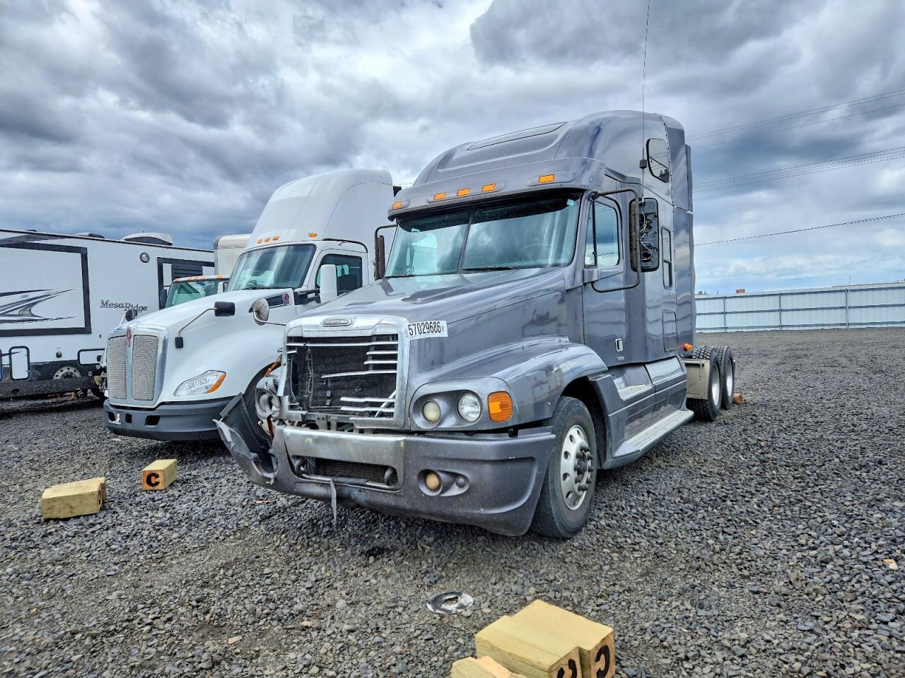2006 Freightliner CST120 Semi Truck