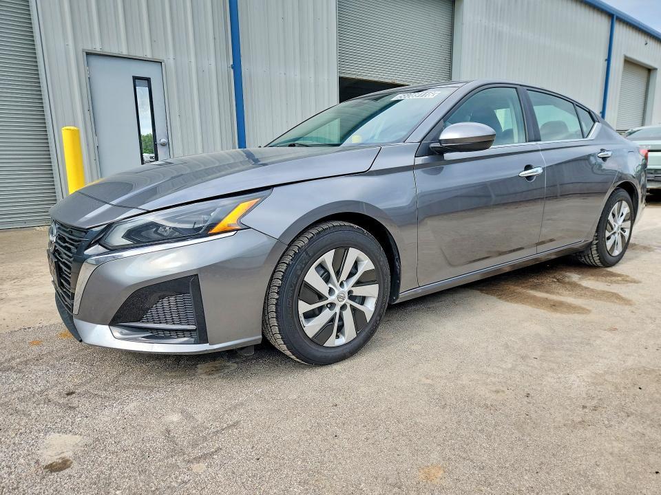 2023 Nissan Altima s