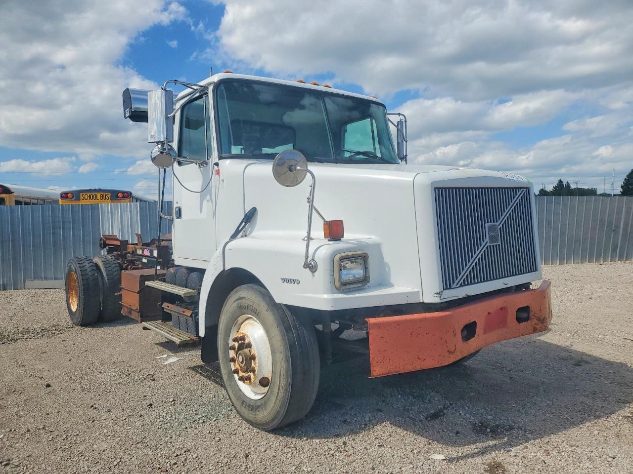1999 Volvo WG ROLL-OFF Container Truck
