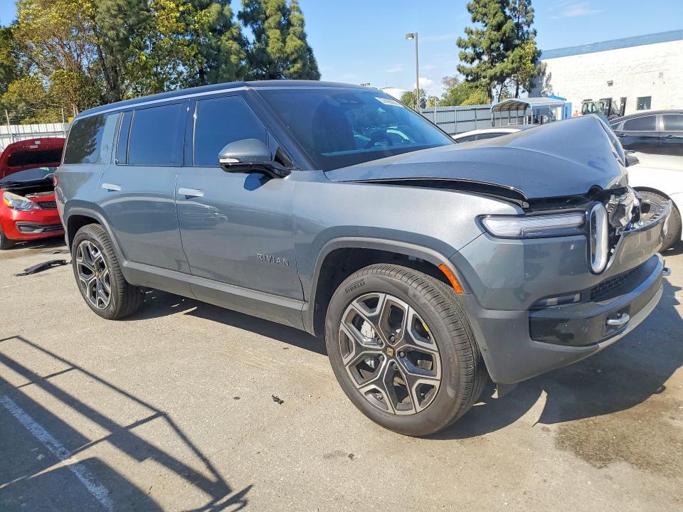 2025 Rivian R1S Adventure