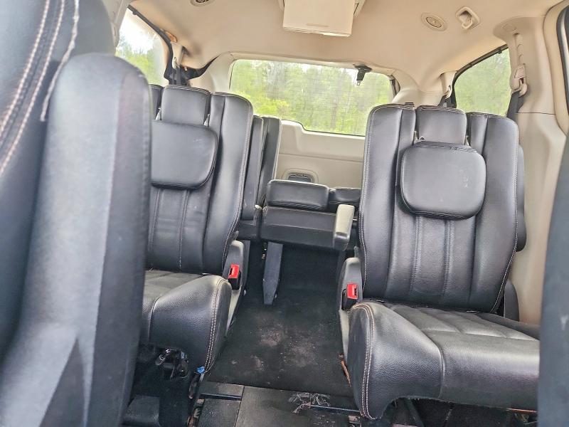 2012 Chrysler Town & Country Touring l