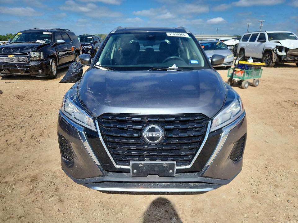 2022 Nissan Kicks sv