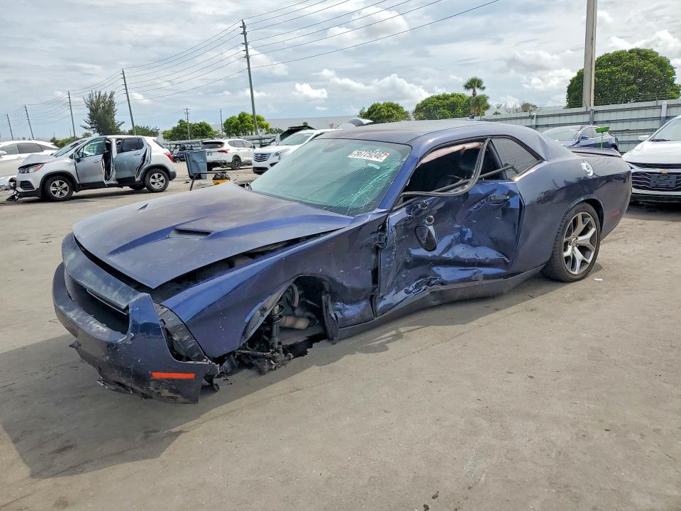 2015 Dodge Challenger sxt Plus