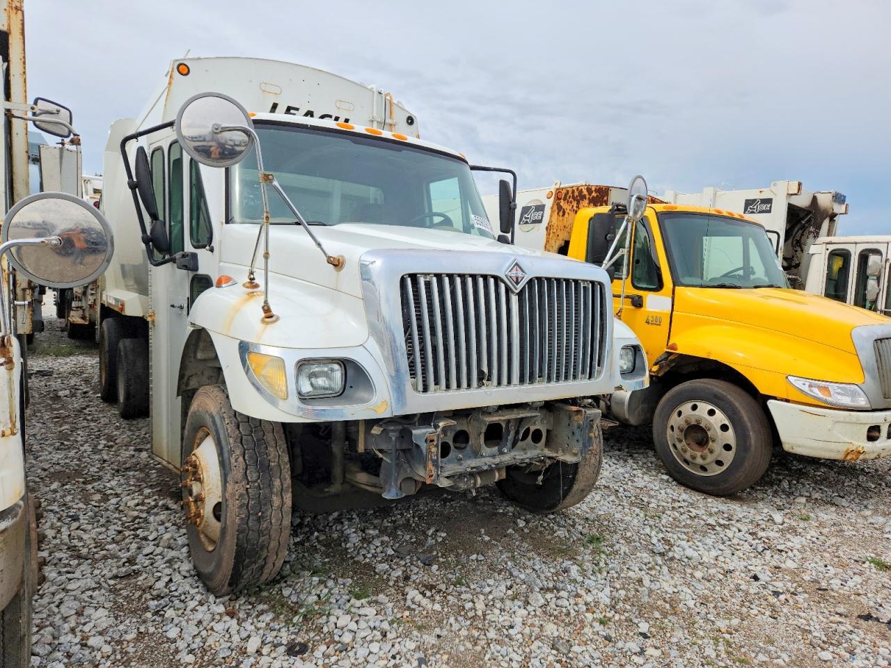 2006 International 7400 Refuse Truck