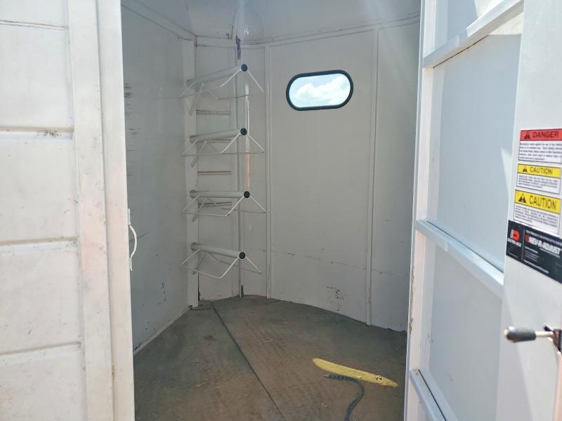2011 Unknown 2011 Contract Manufacturer CMH0643-18 Livestock TR