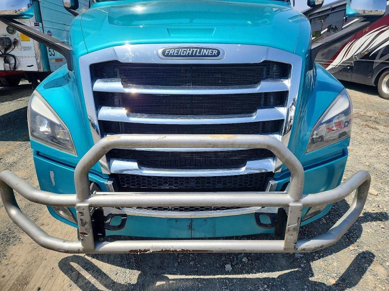 2022 Freightliner Cascadia 126