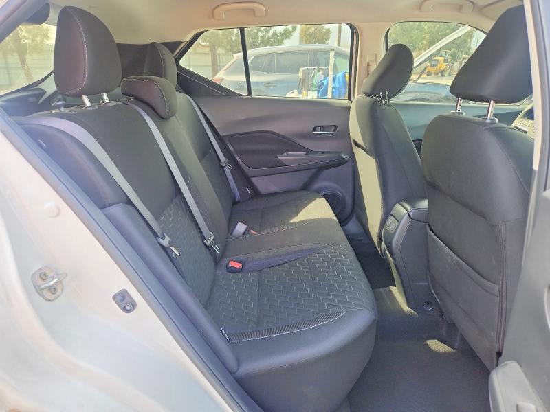 2022 Nissan Kicks sv