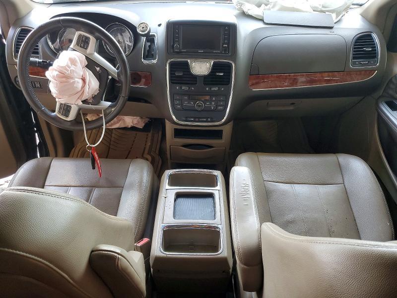 2016 Chrysler Town & Country Touring