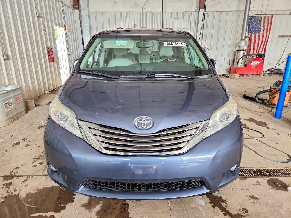 2015 Toyota Sienna XLE 8-PASSENGER