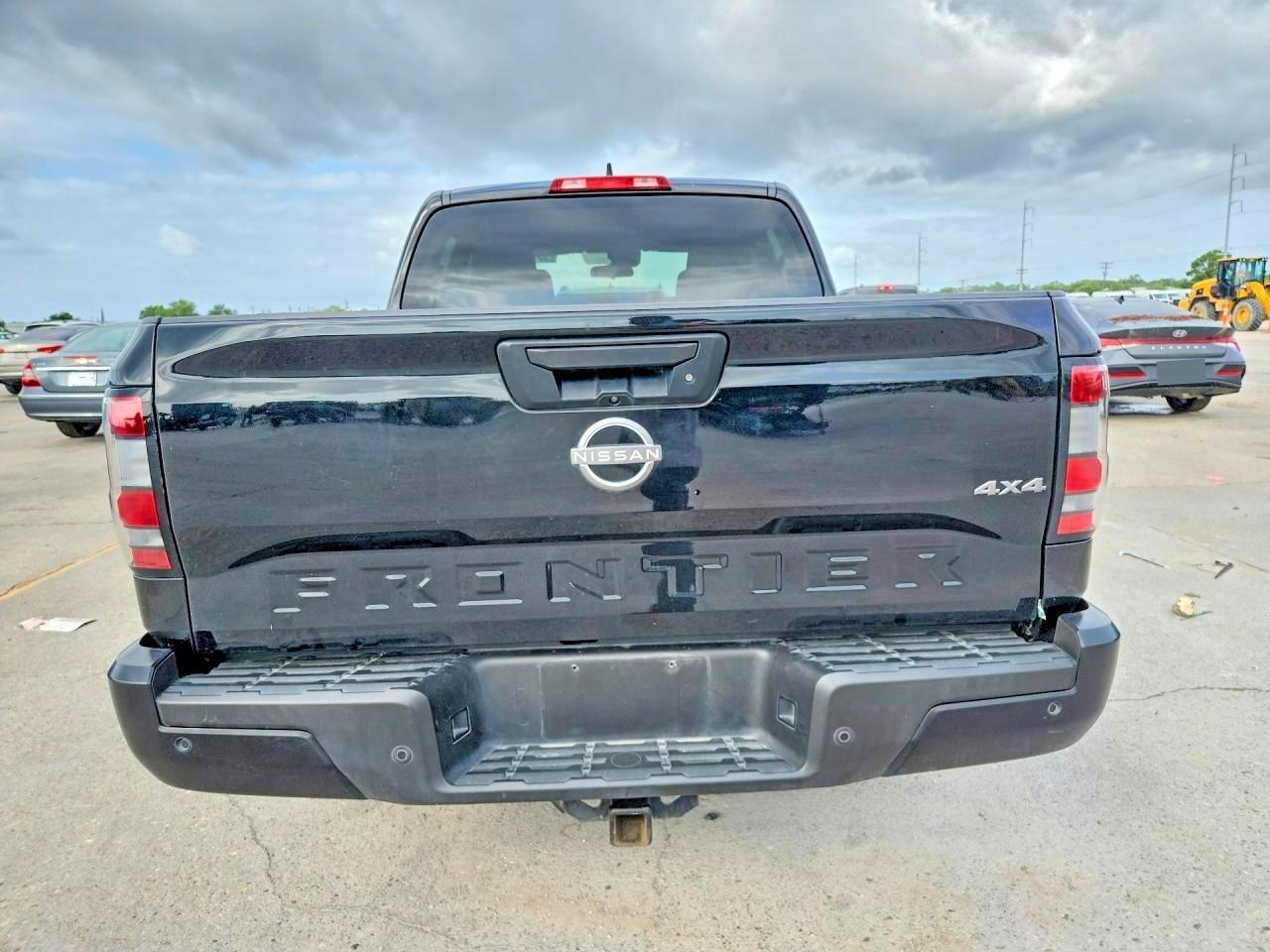 2022 Nissan Frontier S