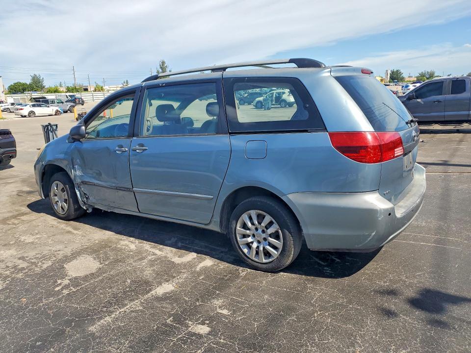 2005 Toyota Sienna ce 8 Passenger
