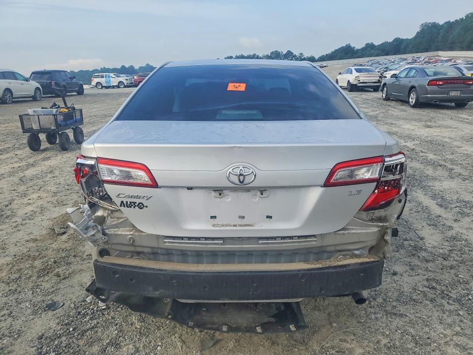 2014 Toyota Camry le