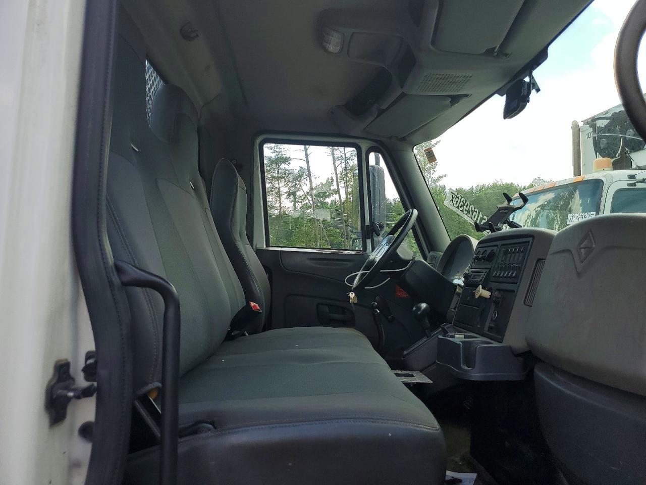 2010 International 4300 Crane Truck