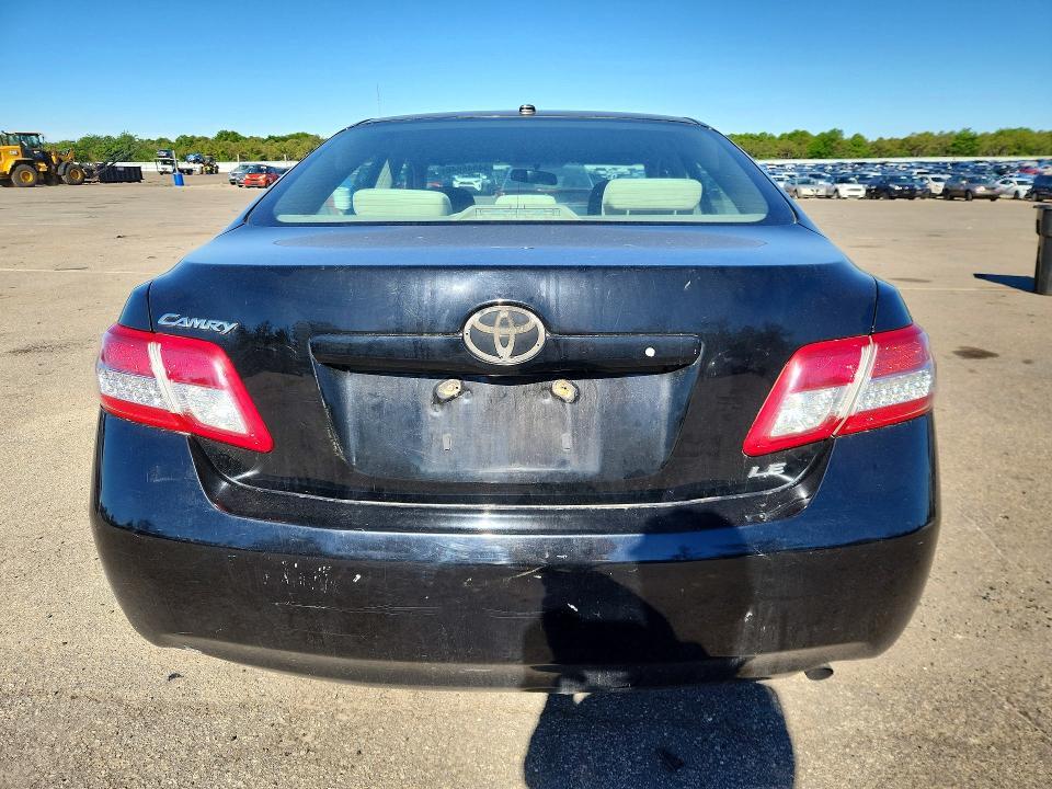 2010 Toyota Camry le