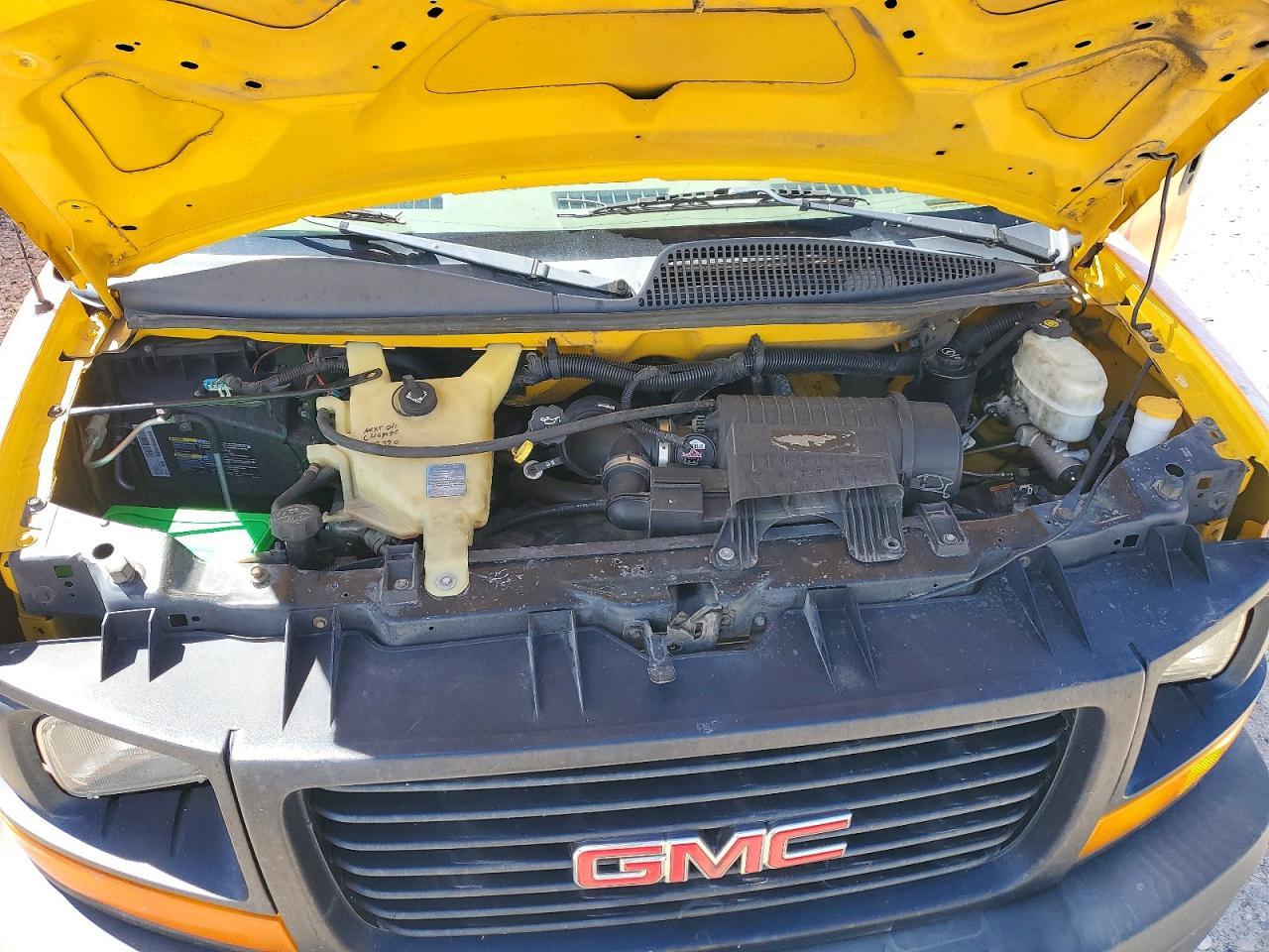 2011 GMC Savana BOX Truck