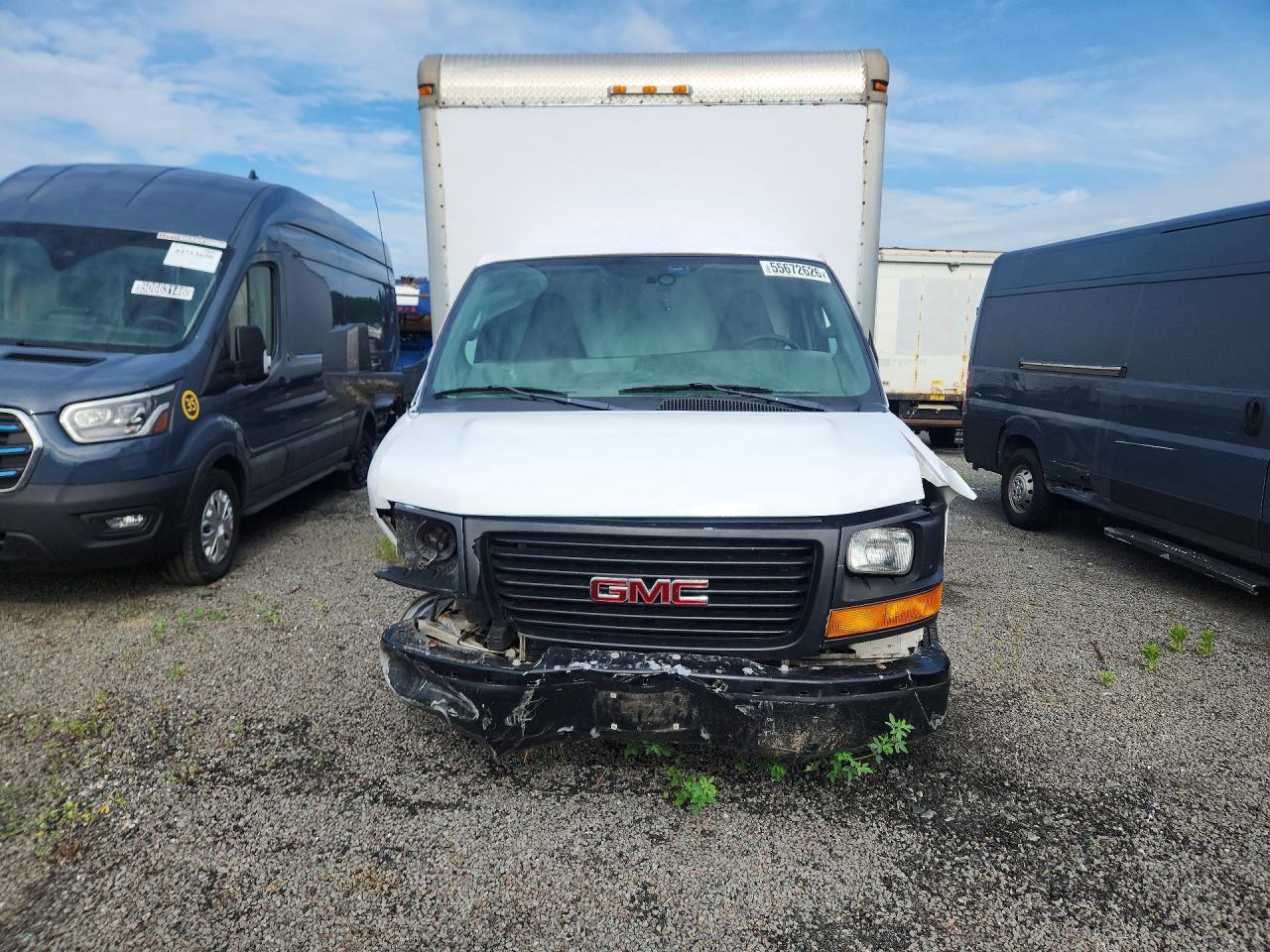 2017 GMC Savana BOX Truck