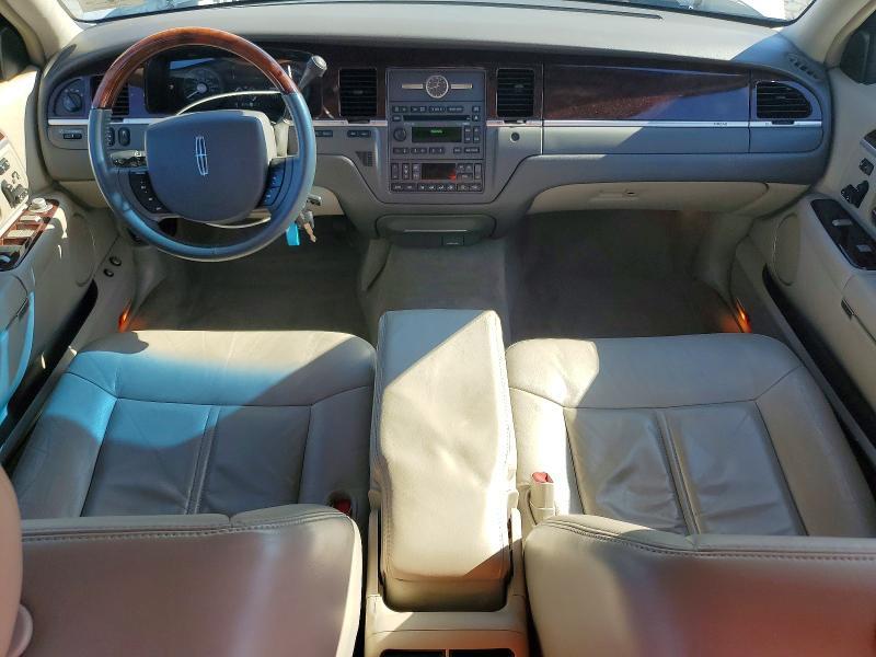 2009 Lincoln Town car Signature Limited