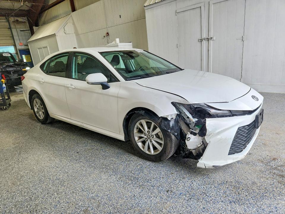2025 Toyota Camry le
