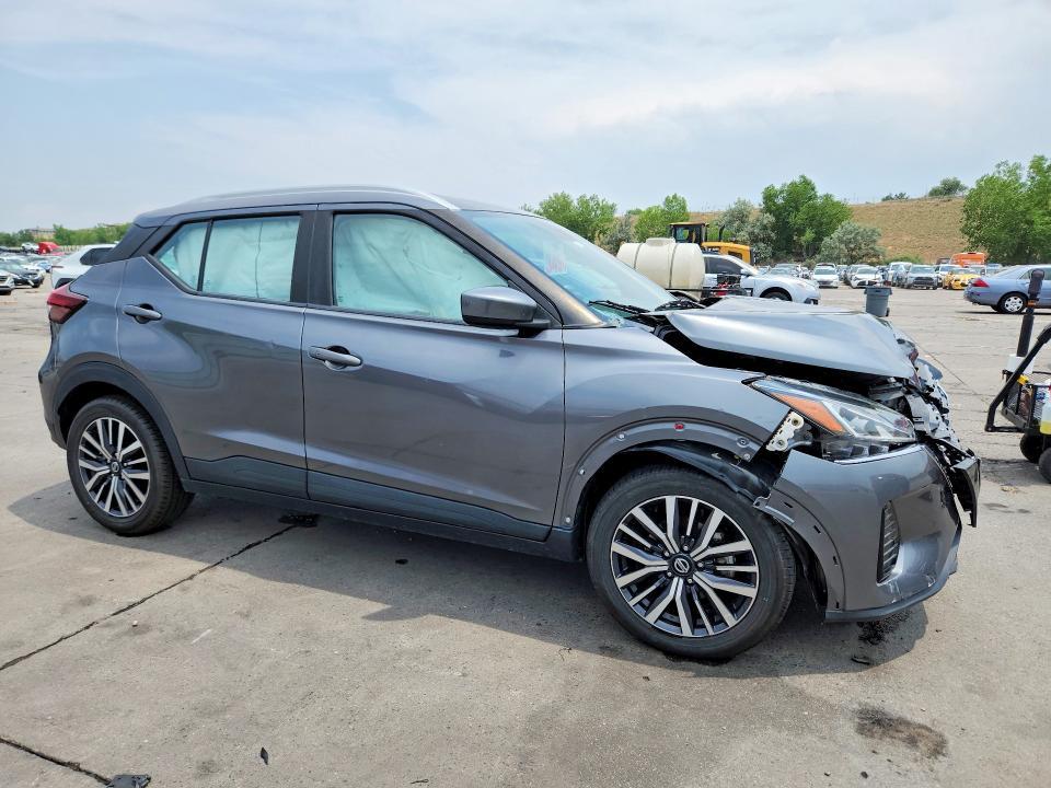 2021 Nissan Kicks sv