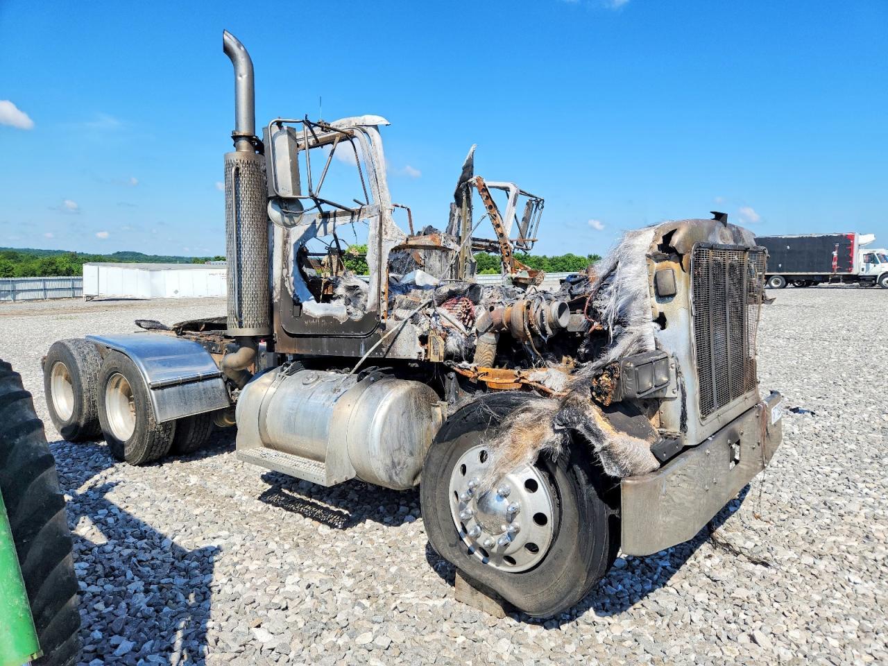 2001 Peterbilt 378 Semi Truck