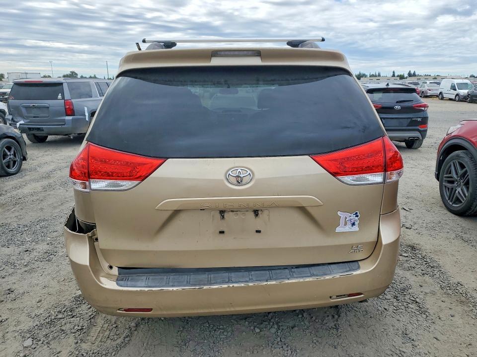 2011 Toyota Sienna le