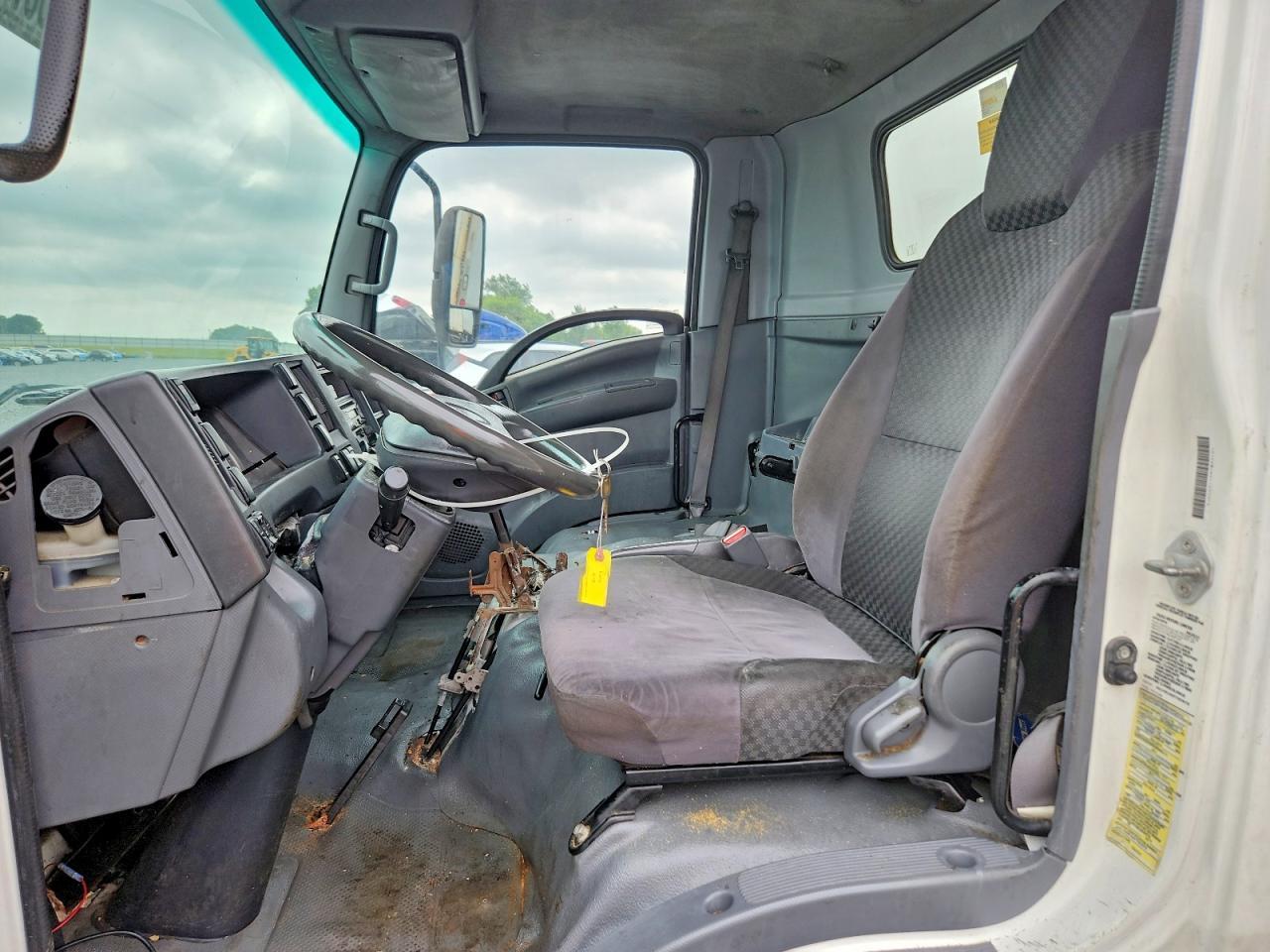 2015 Isuzu NPR HD BOX Truck