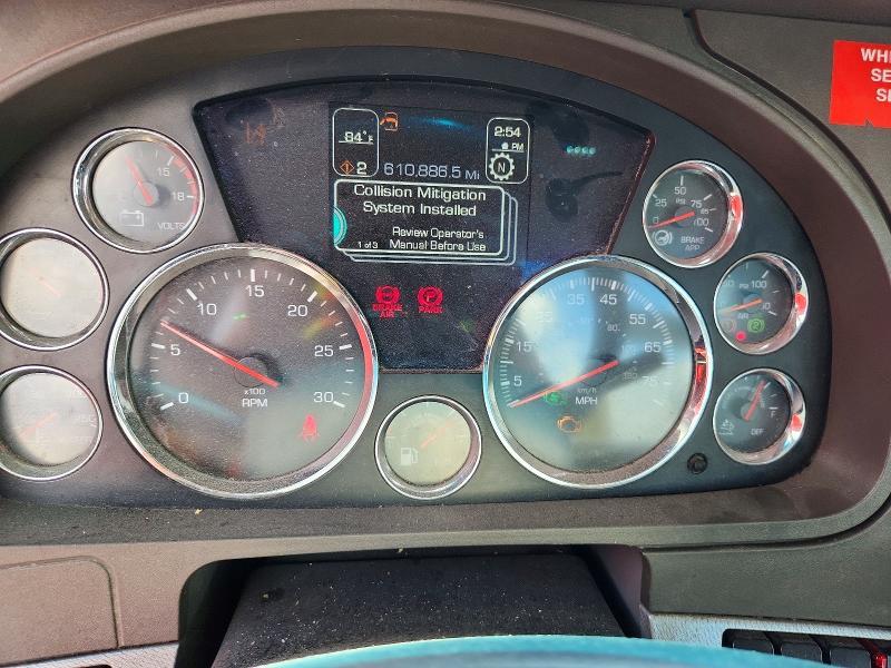2016 Kenworth T680 Semi Truck