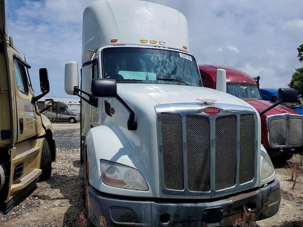 2016 Peterbilt 579 Semi Truck