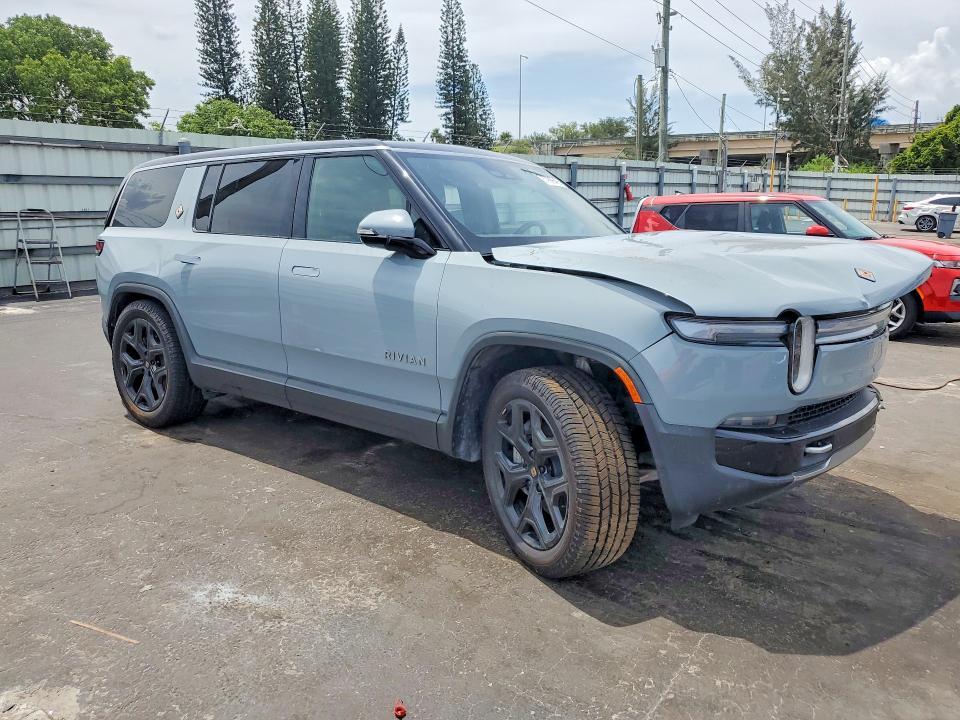2025 Rivian R1S Adventure
