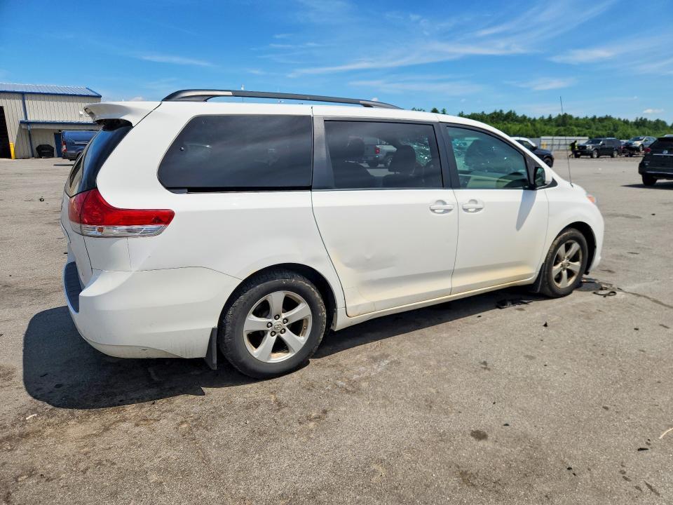 2011 Toyota Sienna le