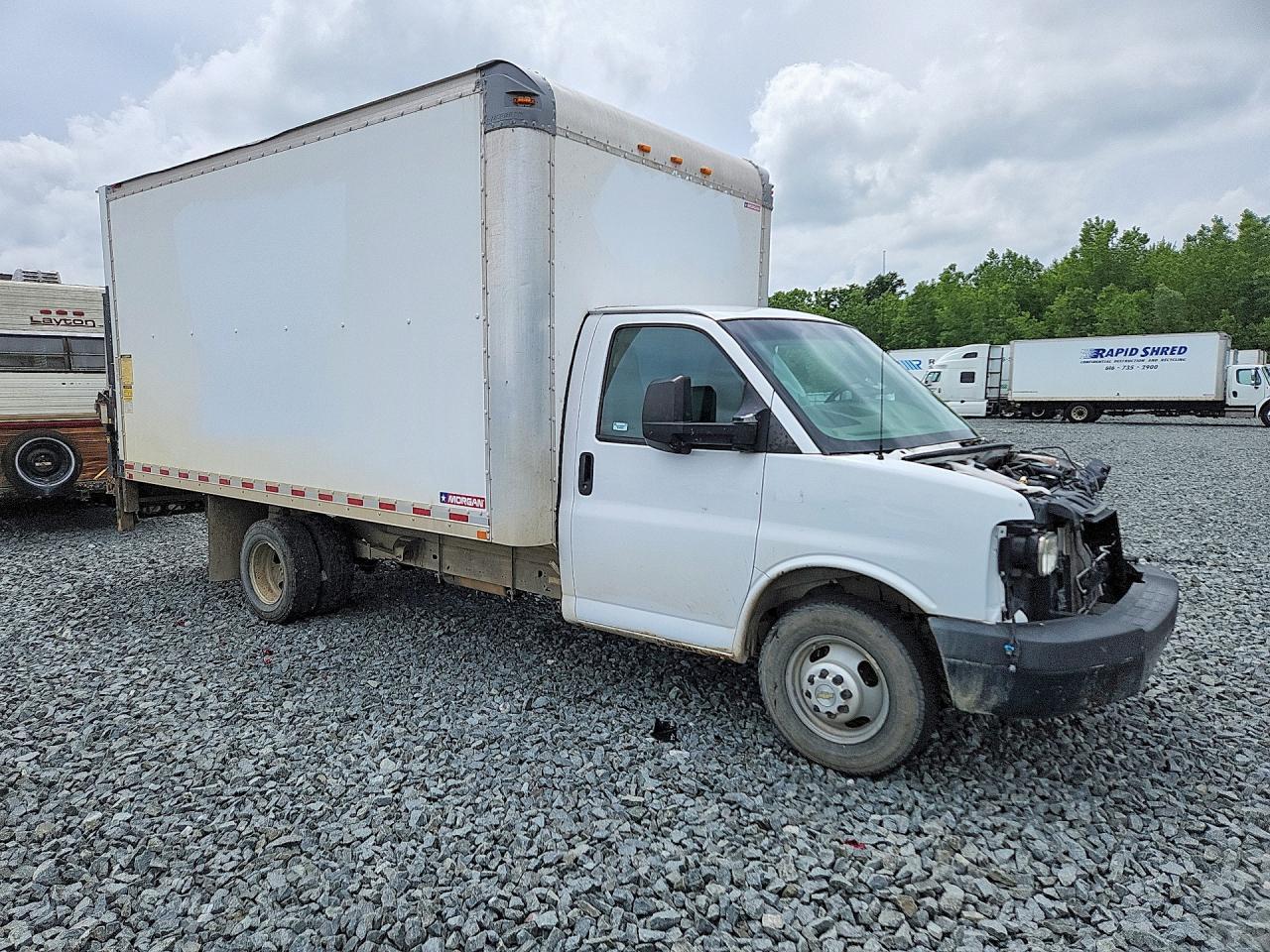 2017 Chevrolet Express BOX Truck