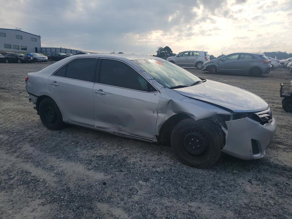 2014 Toyota Camry le