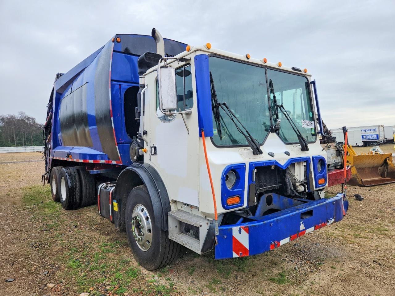 2012 Mack 600 MRU600