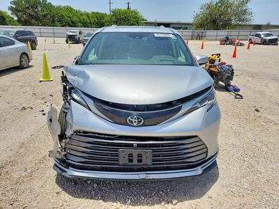 2021 Toyota Sienna Platinum 7-PASSENGER