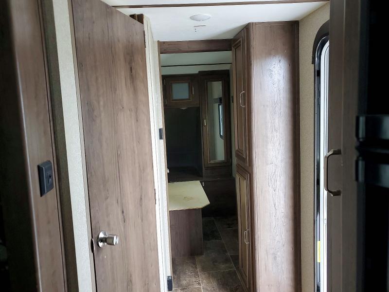 2018 Dutchmen Ultralite / 2520rl