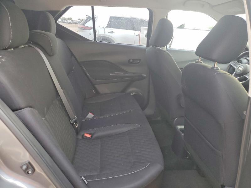 2022 Nissan Kicks s