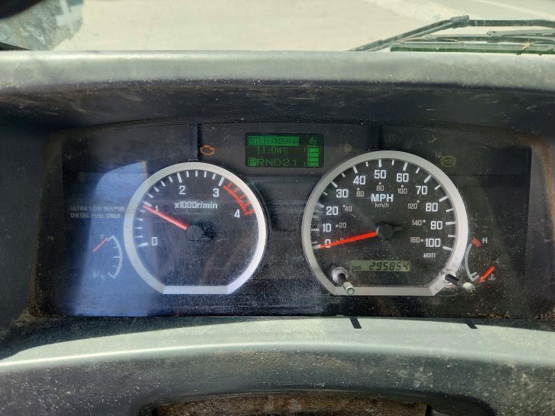 2014 Isuzu Npr hd box Truck