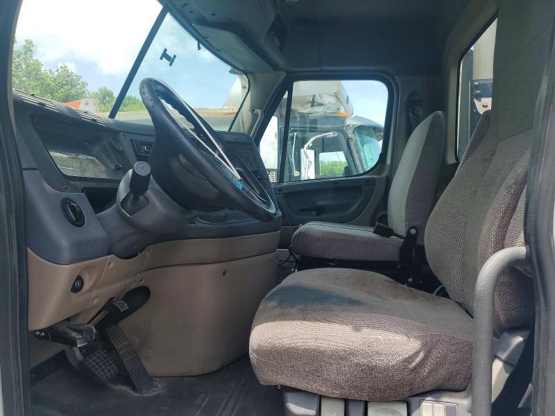2017 Freightliner Cascadia-Semi Truck
