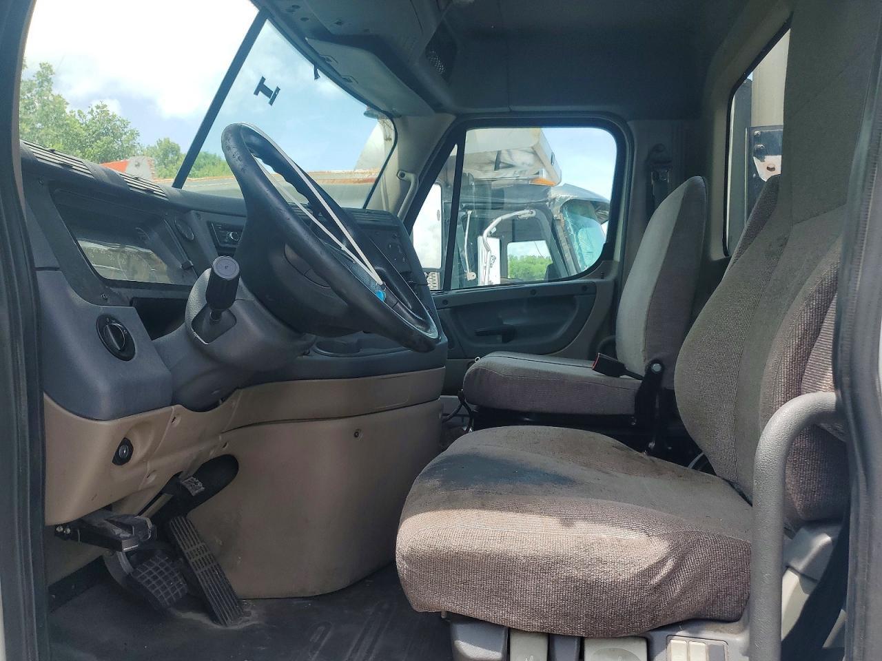 2017 Freightliner Cascadia-Semi Truck