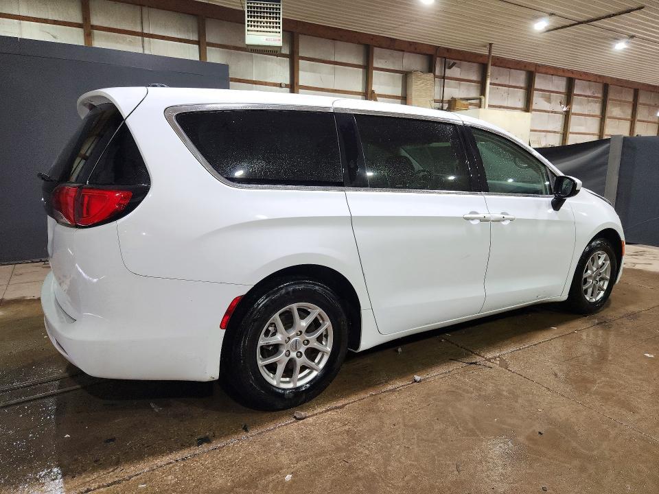 2022 Chrysler Voyager lx