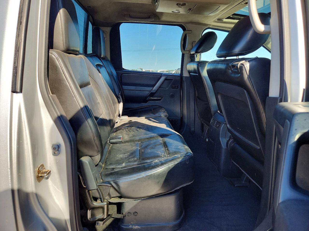2012 Nissan Titan SV