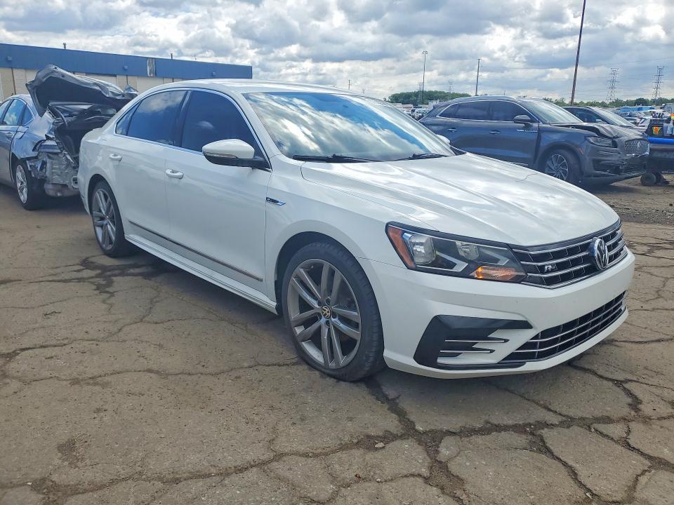 2017 Volkswagen Passat R-line
