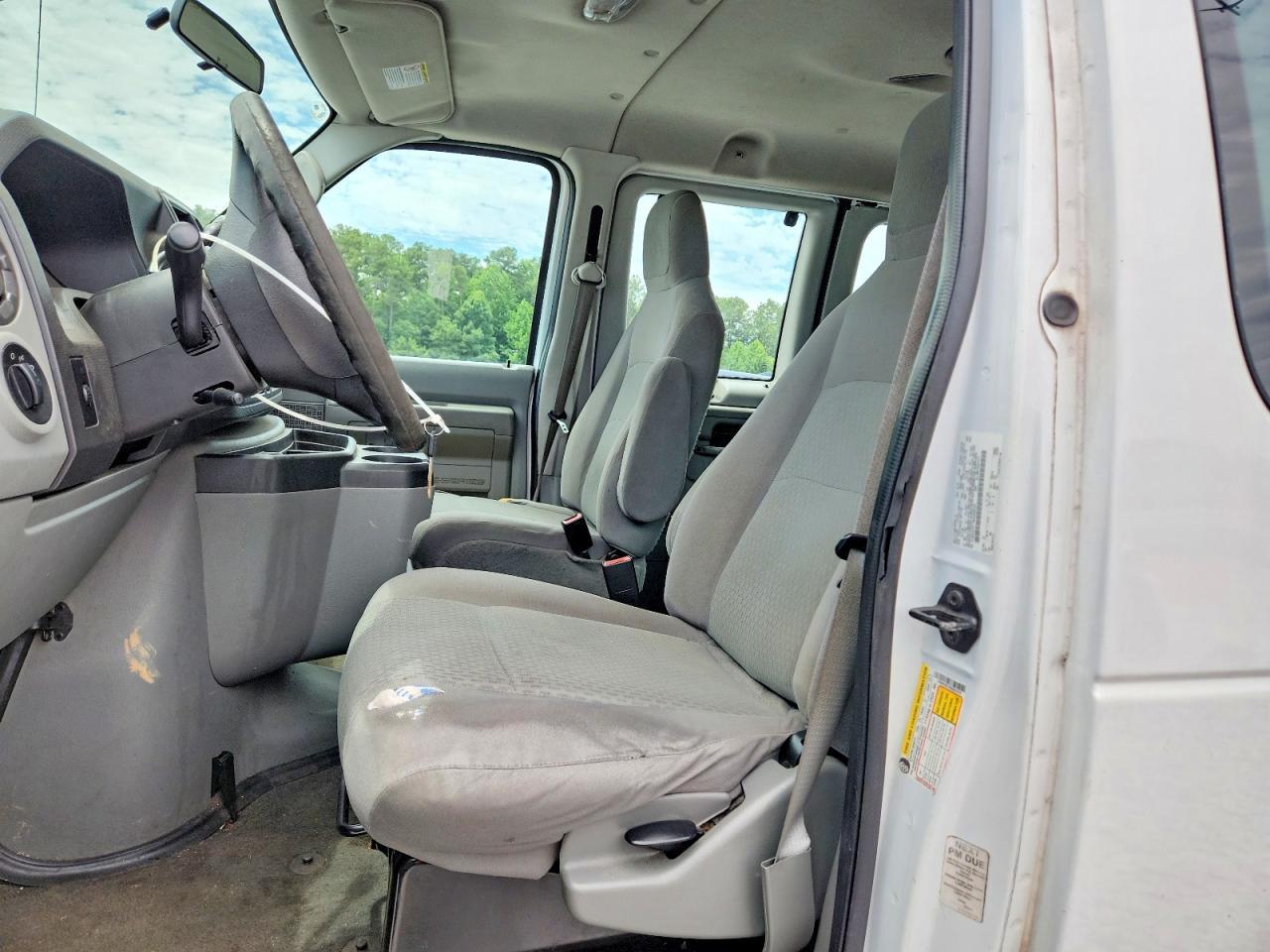 2011 Ford Econoline E350 Super Duty Wagon
