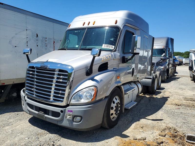 2015 Freightliner Cascadia Semi Truck