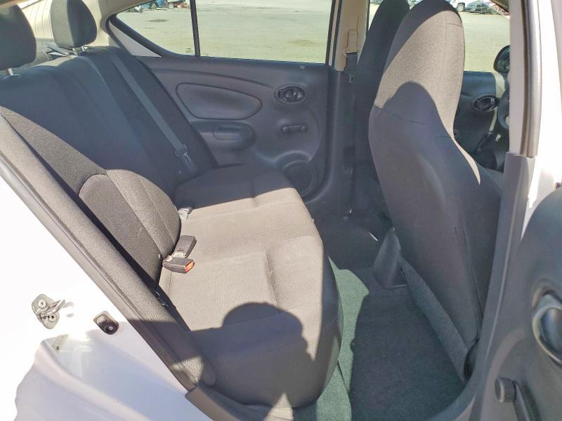 2015 Nissan Versa 1.6 s Plus