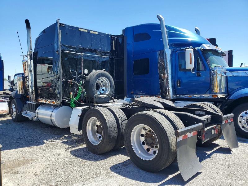 2015 International LF517 Semi Truck